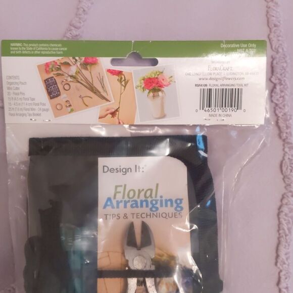 Floral Arranging Tool Kit with Organizer Black and White Pouch - Picture 3 of 4